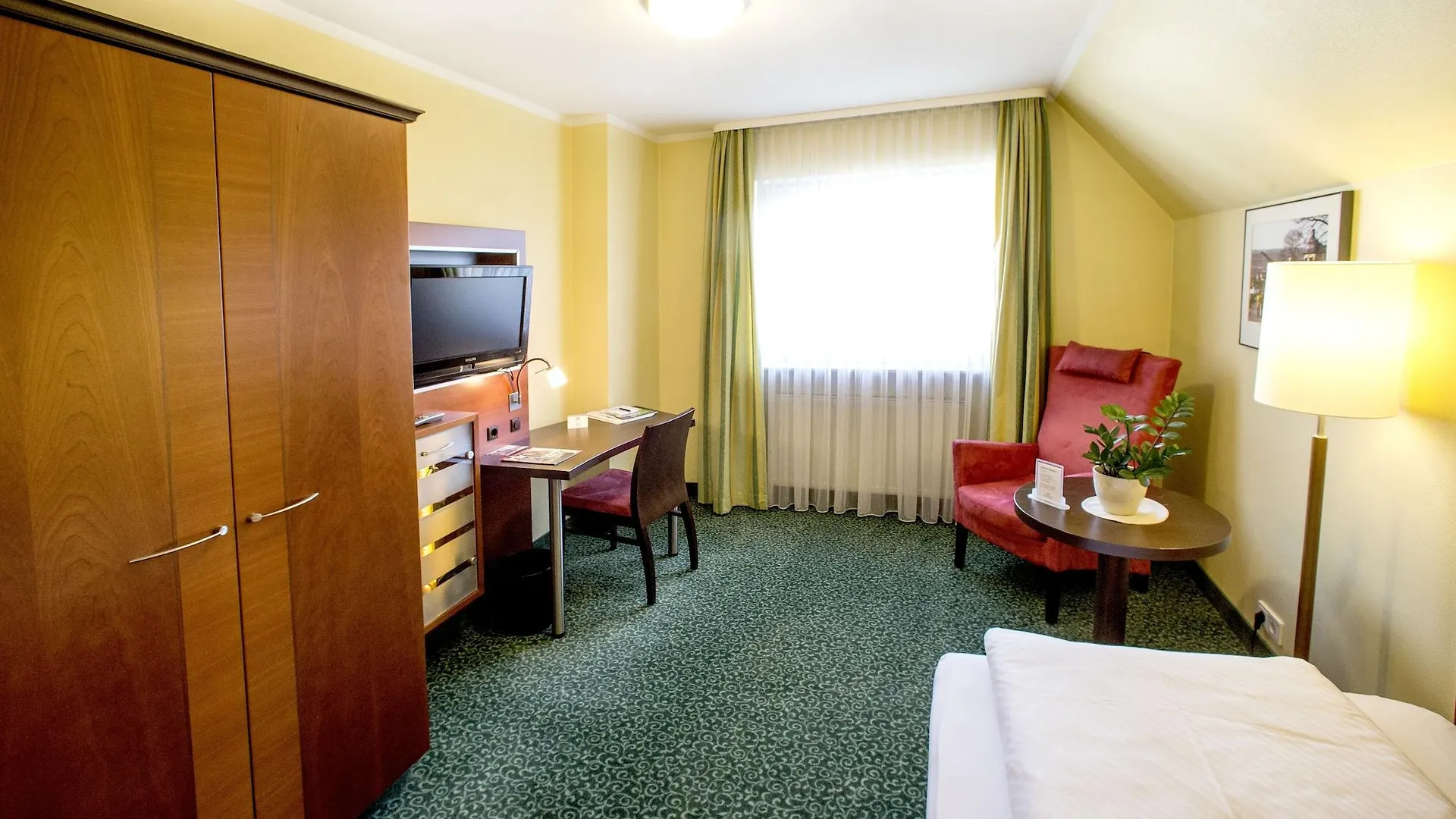 Hotel Weisses Lamm Файтсхёххайм 3*,