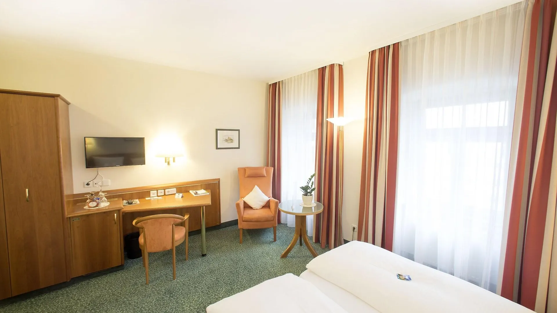 Hotel Weisses Lamm Файтсхёххайм