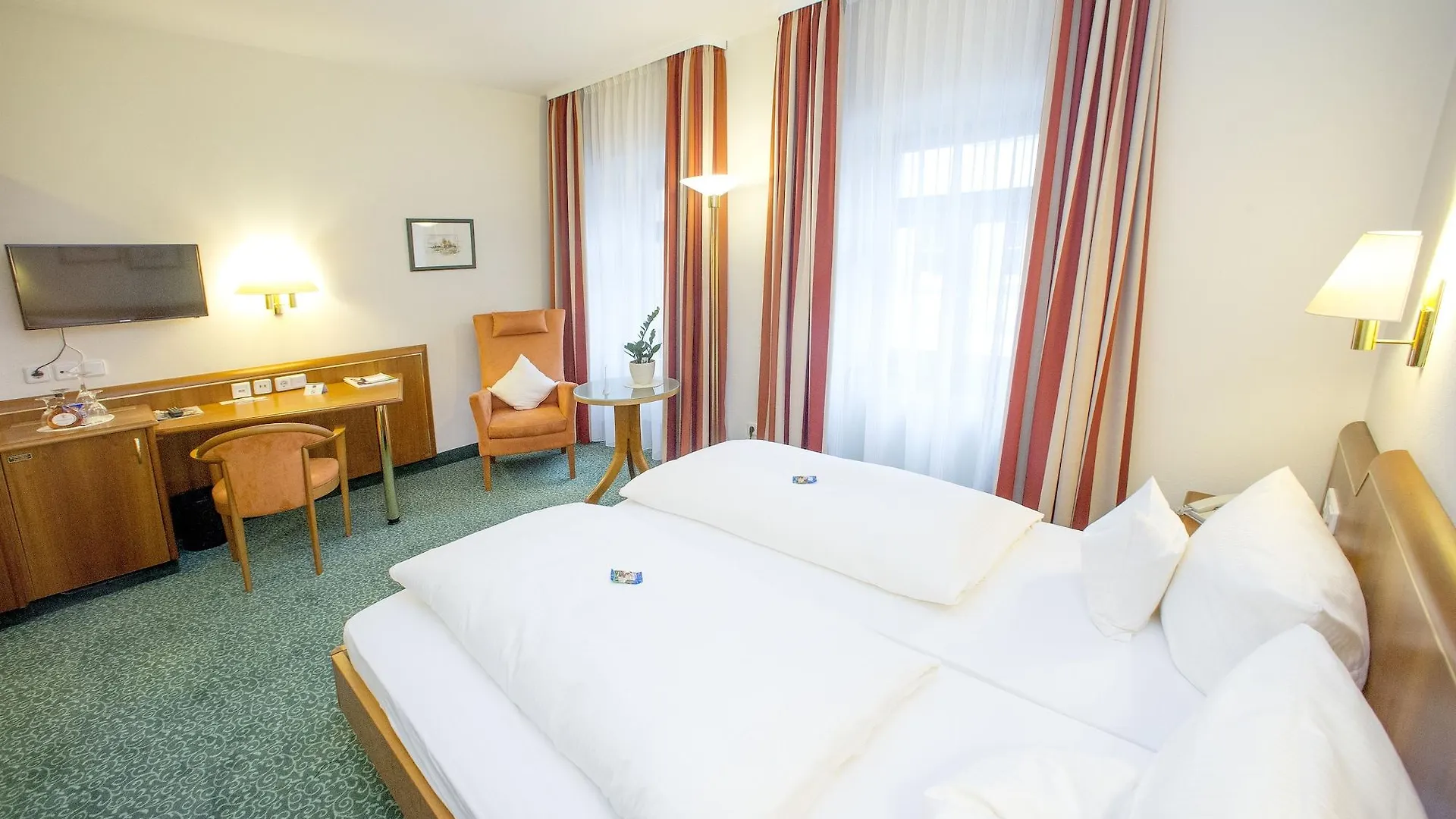 Hotel Weisses Lamm Файтсхёххайм