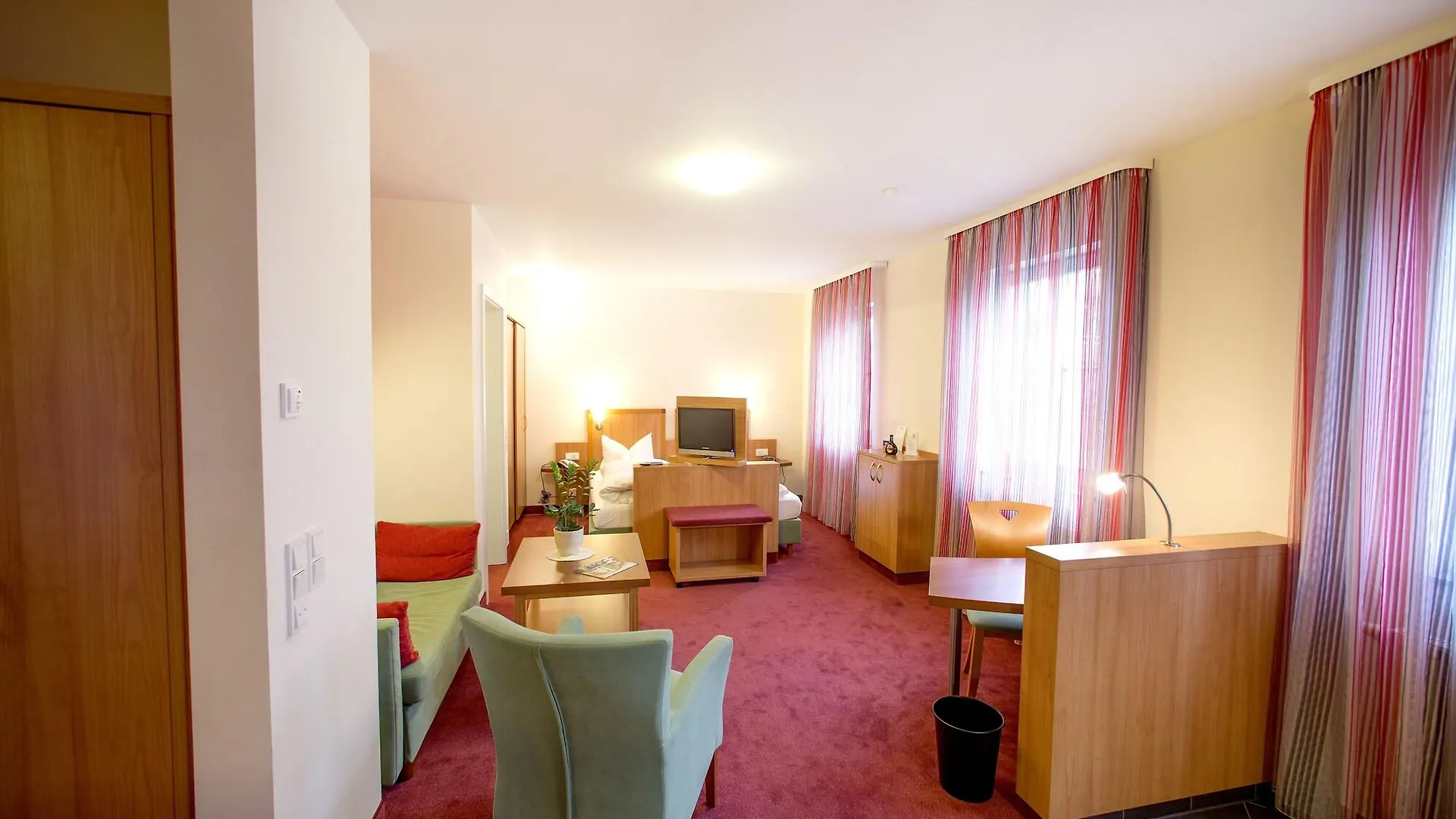 Hotel Weisses Lamm Файтсхёххайм