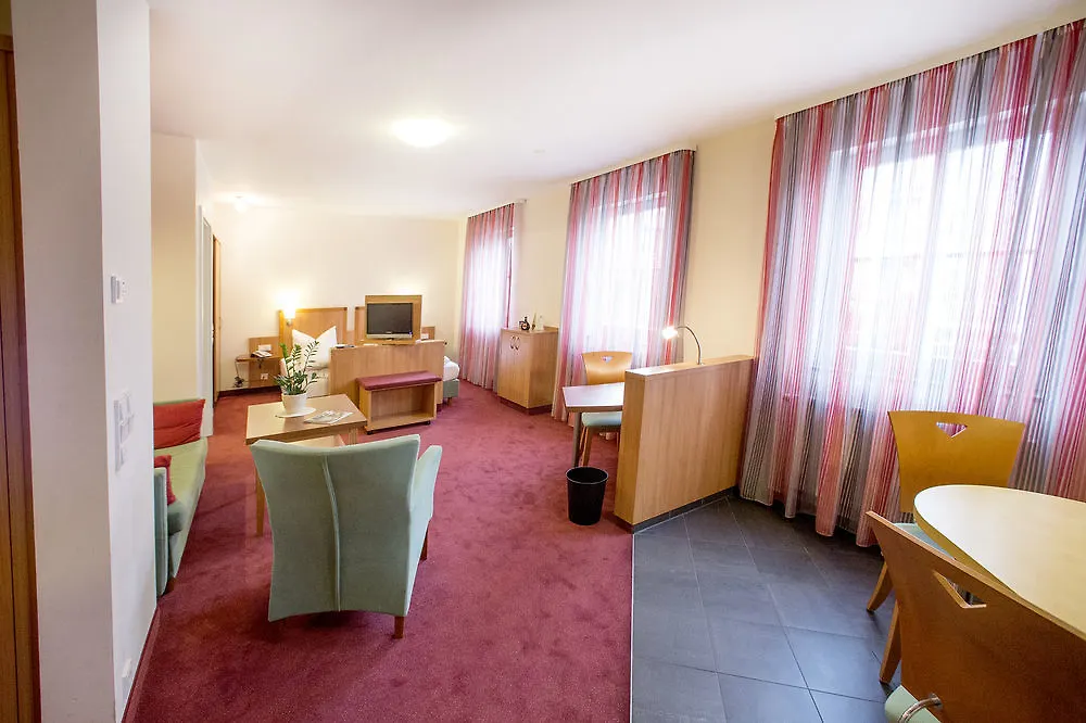 Hotel Weisses Lamm Файтсхёххайм