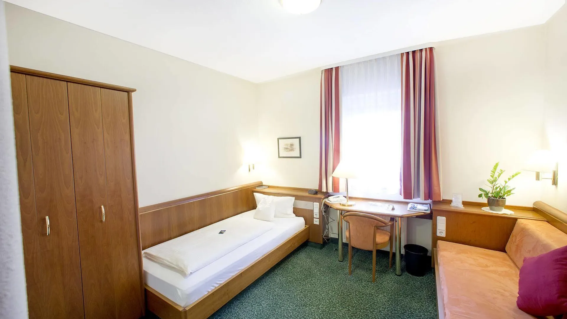Hotel Weisses Lamm Файтсхёххайм