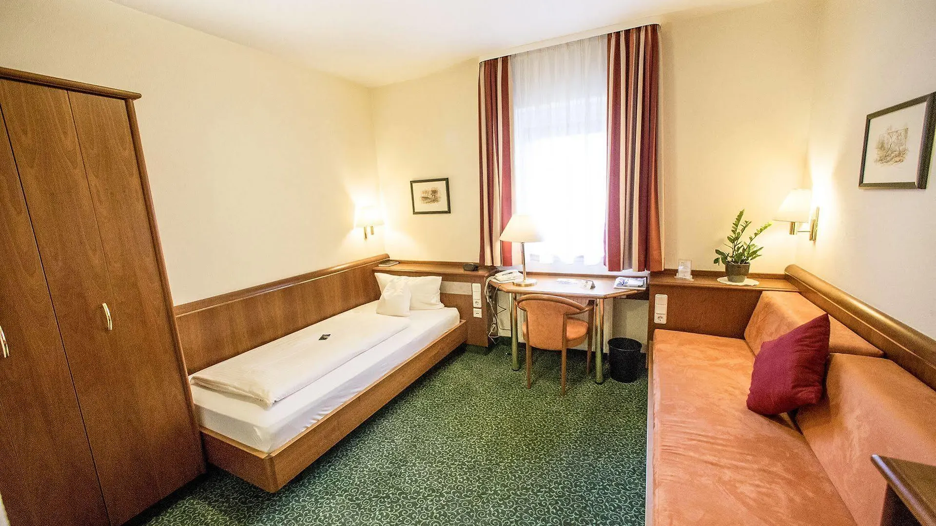 Hotel Weisses Lamm Файтсхёххайм